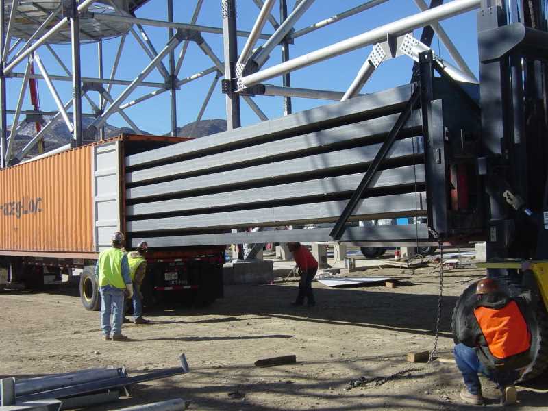Erect primary steel structure Container Loading 08