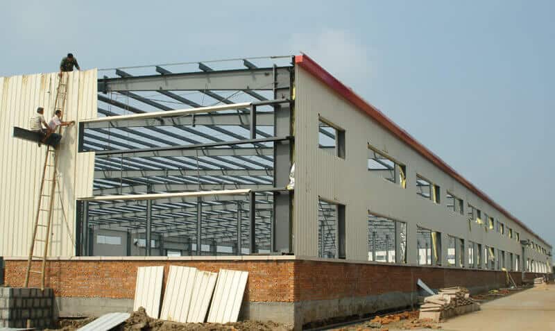 The_process_of_steel_warehouse_buildings_installation_6_Wall-Panel-installation