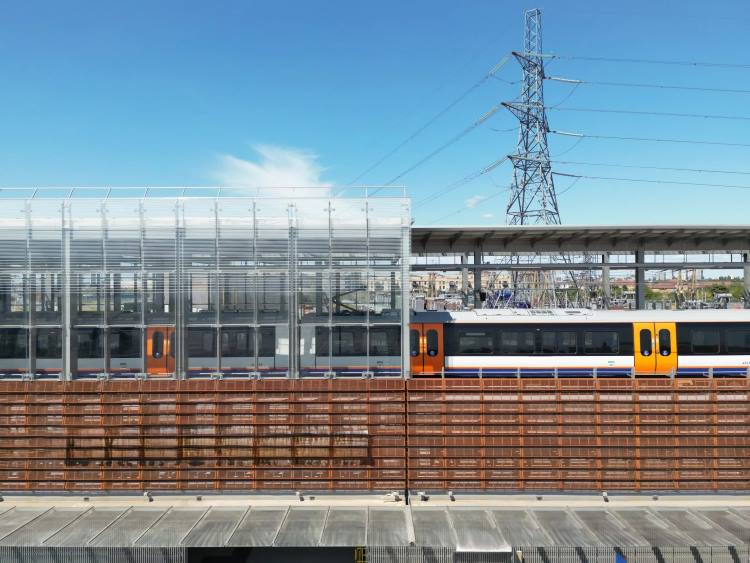 Train station Atrium Box Glazed Facade Platform and Canopies | Architecturally Exposed Steel